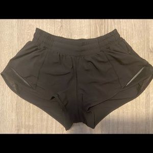 black lululemon hotty hot shorts